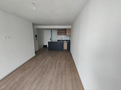 Apartamento En Venta De 2 Dormitorios En Centro, Montevideo