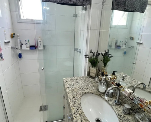 Apartamentos À Venda Em Itacorubi Com 3 Quartos E 2 Banheiros. Pronto Para Morar. Bem Localizado.