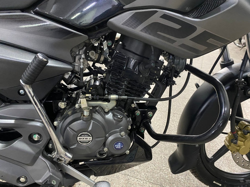 Imagen 3 de 9 de Bajaj Rouser 125 Ns Km 1.500 2021