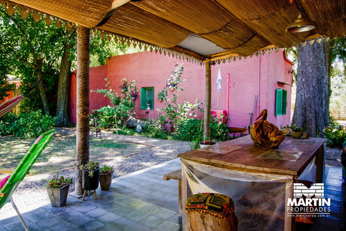 Chacra En Capilla Del Señor. Casa De Campo Y Casa De Huéspedes. Lote 17.745 M2. Pileta Y Bosquecito.
