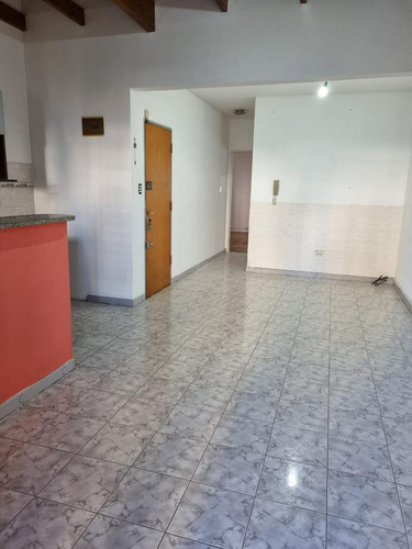 Departamento En Alquiler Con Espacio Guarda Coche - Wilde