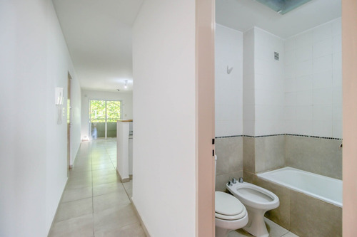 Departamento Un Dormitorio Con Cochera,oportunidad