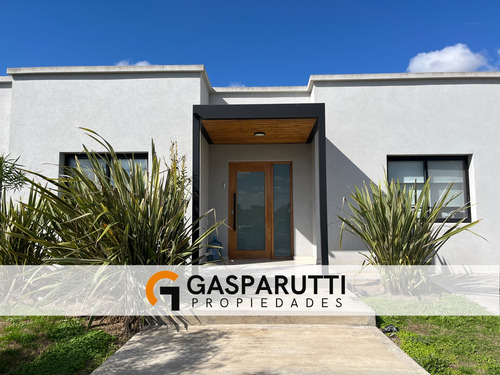 Casa En Venta, 3 Dorm.+ 1 Escritorio Barrio San Matías!