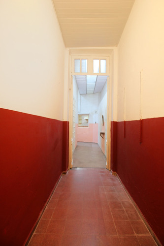 Oportunidad !! Cordón Sur, Sobre Calle Guaná. Padrón Único, 105 M2, Garage Amplio. 2 Dormitorios, 1 Baño.