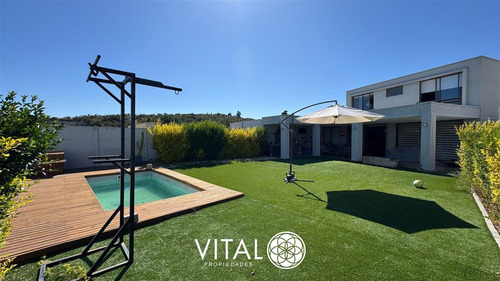 Casa En Venta De 3 Dormitorios Y 3 Baños En Quilpué