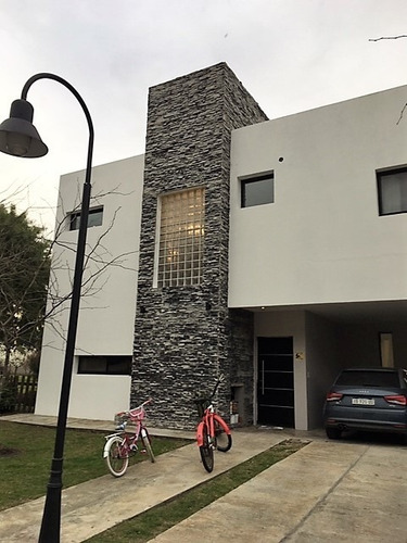 Hermosa Casa Sobre La Laguna Barrancas Santa Marìa