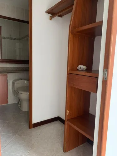 Vendo Apartamento Ubicado En La Parte Baja De La Loma De Los Bernal, Suoer Bien Ubicado