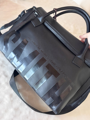 Gotham Midi Tote Jackie Smith Muy Poco Uso Como Nueva. Negro Rayas Negro (Usado)