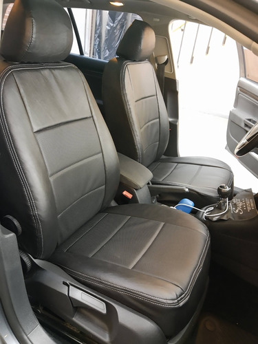 Imagen 2 de 6 de Funda Cuerina Premium Centro Perforado Nissan Versa -carfun-