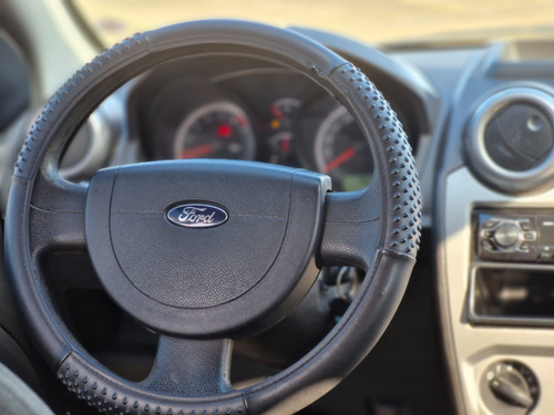 Ford Fiesta 1.6 MPI CLASS HATCH 8V FLEX 4P MANUAL