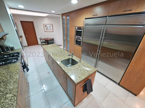 Ms: 25-1195 Se Vende Amplio Y Hermoso Apartamento En Planta Baja, En El Country Club. A=380m2, 3h, 5b, 3p.
