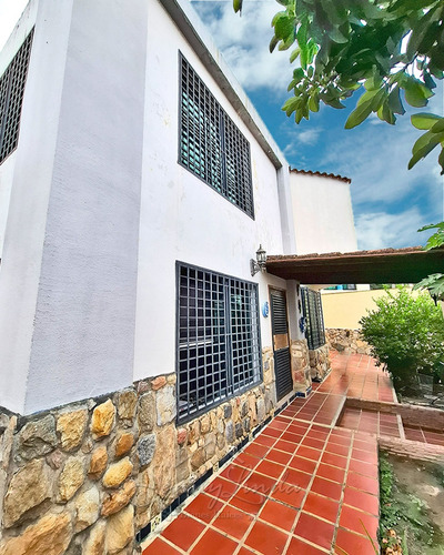 Venta Bella Casa 543 M² En Urb. Andrés Bello, Maracay