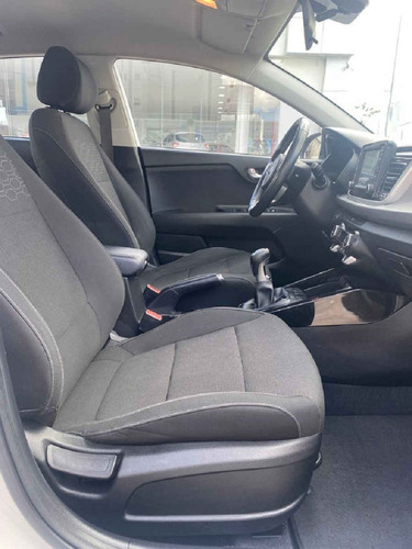 Imagen 11 de 15 de Kia Kia Rio Sedan 2018 4p Ex Man Ve F. Niebla Ra-15
