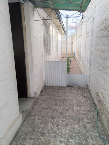 Imagen 4 de 18 de Metro Las Rejas: 3 Dorm, 1 Baño, Patio Y Estacionamiento