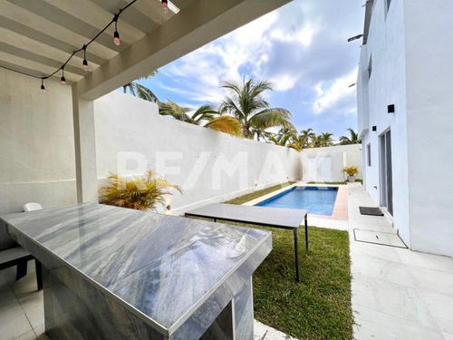 Casa En Venta En Residencial Velamar