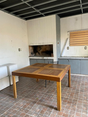 Casa En Venta - 4 Dormitorios 4 Baños - 238mts2 - Almirante Brown