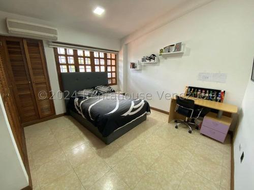 Venta De Imponente Casa Santa Paula