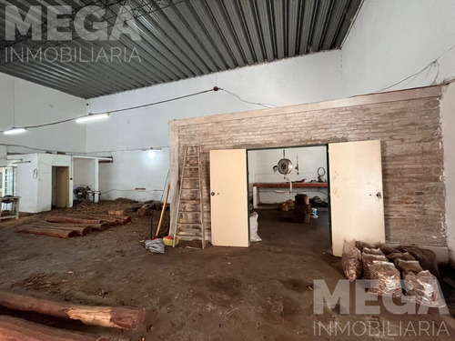 Alejo Peyret Y Av. Las Americas. Galpon Con Fosa Y Oficinas