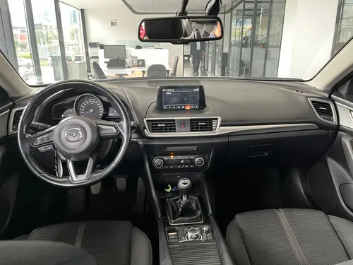 Mazda 3 2.0 Touring MT