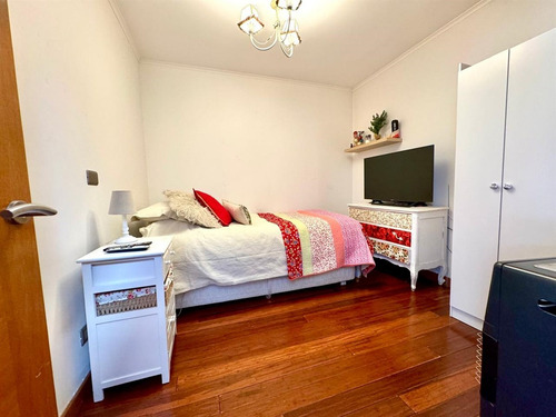 Casa En Venta Condominio De 5 Dorm Quincho. En Lo Barnechea