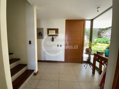Casa En Venta De 4 Dorm. En Lo Barnechea Condominio