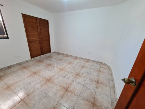Imagen 10 de 25 de Fernando Guerrero Vende Apartamento En Urb El Bosque Res Vista Real