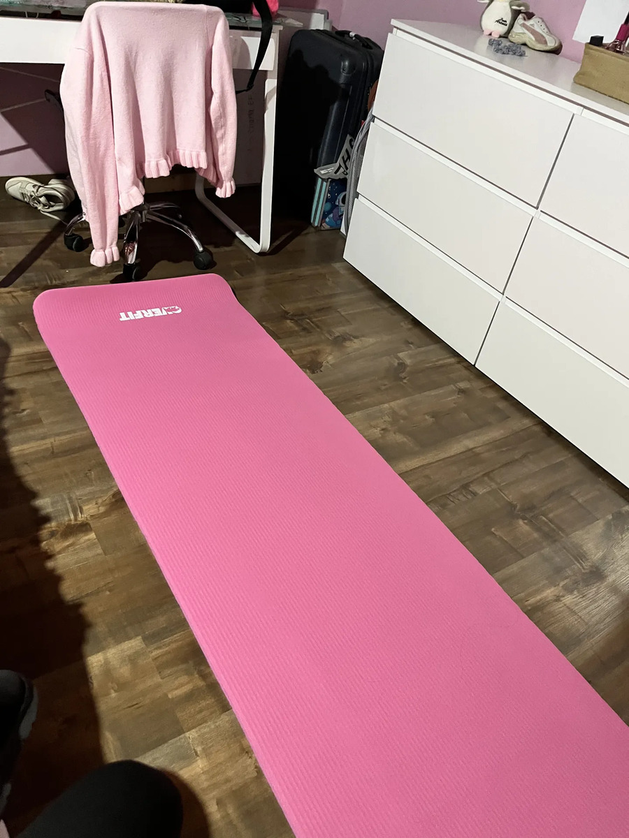 Mat NBR Overfit rosado enrollado, foto de cliente