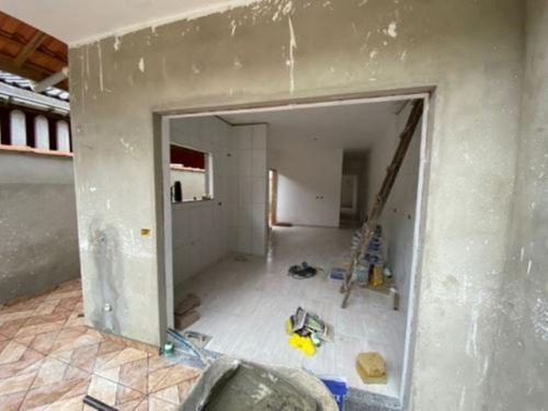 Imagem 16 de 17 de Casa No Bairro Savoy, Em Itanhaém, Litoral Sul De São Paulo, Localizada No Lado Serra. Possui Piscina, Churrasqueira E Vaga Para 02 Automóveis.