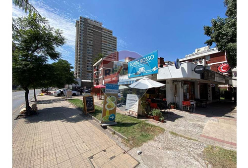 Cafeteria Sobre Avenida Irarrazaval