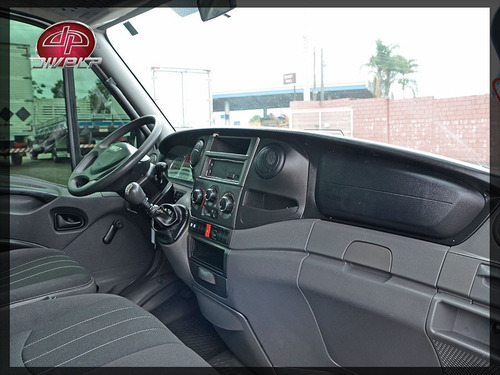 Imagem 13 de 15 de Iveco Caminhonete Daily 35s14 Com Baú