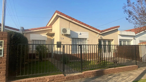 Venta Casa 3 Dormitorios Campana Con Cochera