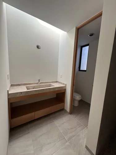 Hermosa Casa En El Condado/ Privada