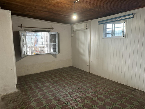 Casa En Ph Totalmente Independiente Frente A La Plaza Del Independiente Lezica