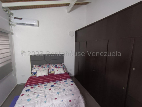 Imagen 24 de 30 de Hermoso Townhouse Ubicado En Conjunto Cerrado Con Pozo, Vigilancia Privada Y Doble Porton De Acceso, Es Moderno Y Tendencia Minimalista, Cuenta Con Su Cocina Empotrada Equipada, Pisos Laminados