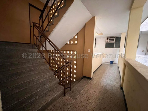 Se Vende Conservado Apartamento Maracay Zona Centro 24-9986 Al