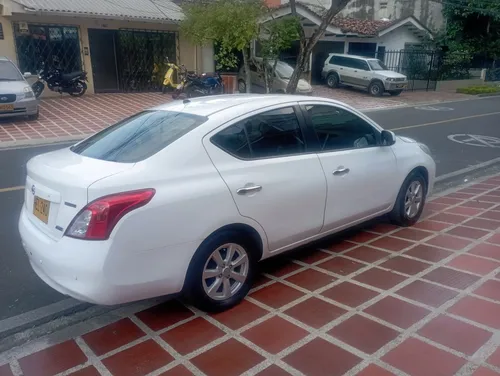 Nissan Versa 1.6 Advance