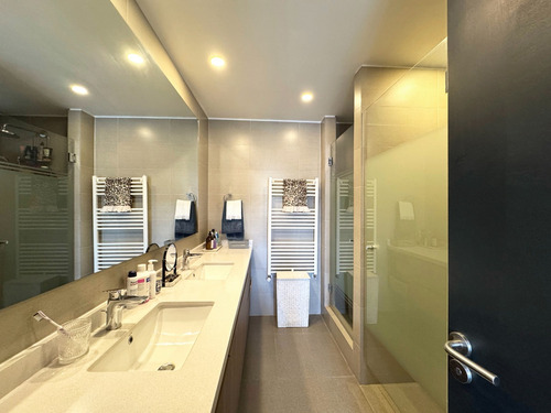 Departamento Townhouse En La Dehesa, 3 Pisos + Rooftop
