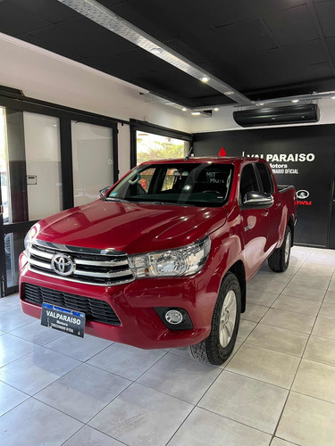 Imagen 3 de 21 de Toyota Hilux 2.8 Cd Srv 177cv 4x4 At