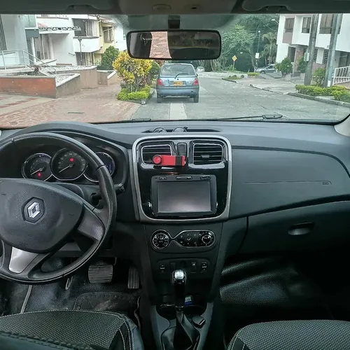 Renault Logan 1.6 Privilege / Intens