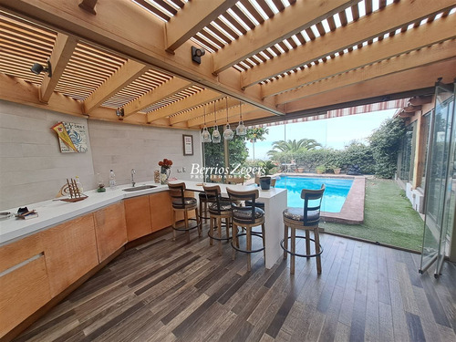 Casa Venta De 4 Dorm., Condominio, Wenlock School Las Condes