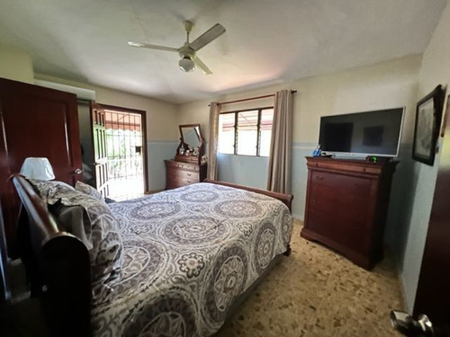 Casa En Venta En La Castellana De 3 Habitaciones