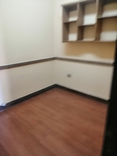 Imagen 3 de 9 de Arriendo Oficina 2 Privados. Agustinas. Santiago