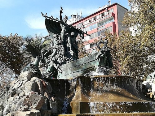 Merced / Parque Forestal / Metro Baquedano / Todo Incluido
