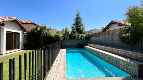 Casa En Venta 4d, Chicureo, Colegio Pedregal Y San Anselmo.