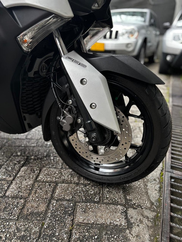 Moto Yamaha X- Max 300