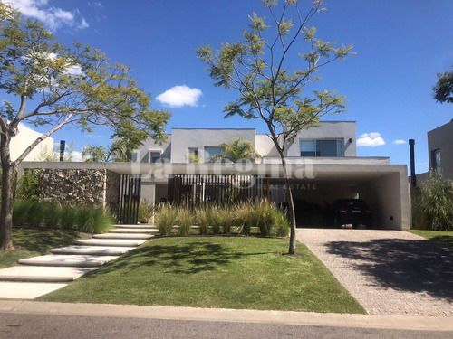 Casa  En Venta Ubicado En El Golf, Nordelta, Tigre