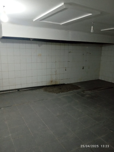 Propiedad Comercial Avda. Pajaritos Con San José.-