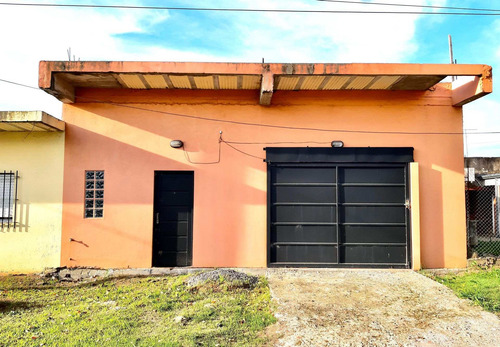 Casa En Venta En La Plata, 2 Dormitorios Y Galpón
