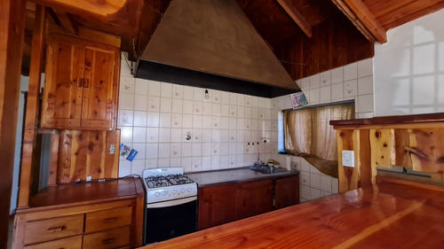 Imagen 7 de 17 de Venta De Casa Y Cabaña En Amplio Lote. Inversión. Bariloche.