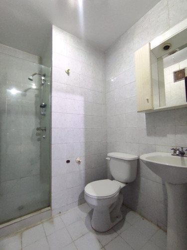 En Venta Amplio Apartamento Con Planta Eléctrica En Prebo, Residencias San Andrés Vi, Valencia.